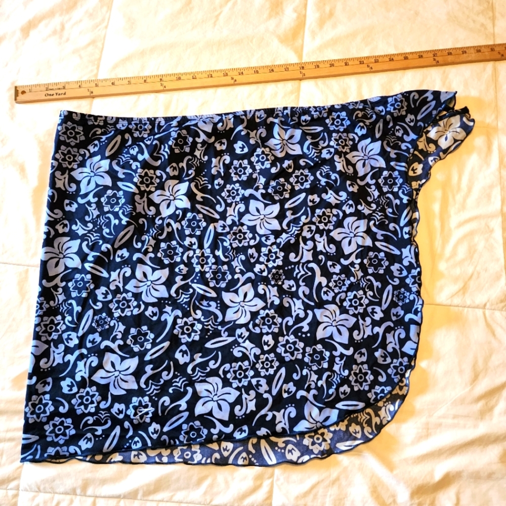SPEEDO Navy Blue Hawaiian print bikini wrap skirt,one size 80% Nylon 20% Spandex